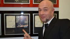 Der Graf vor der BB RADIO "Wall Of Fame"